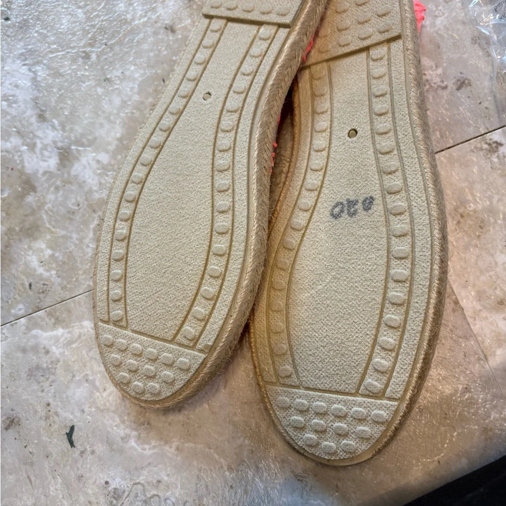 Rocket Dog Vibrant Coral Lace Espadrilles size 9.5 Like New!